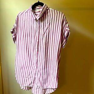 Women’s short sleeve button down - like new. Size medium